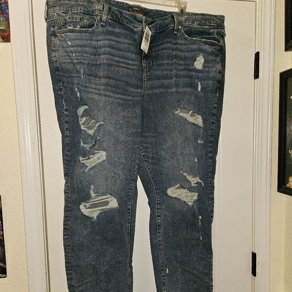 NWT Torrid Mid-Rise Slim Boot Diststressed Jeans size 28
